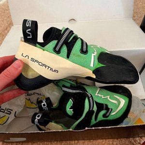 NWT La Sportiva Futura climbing shoes